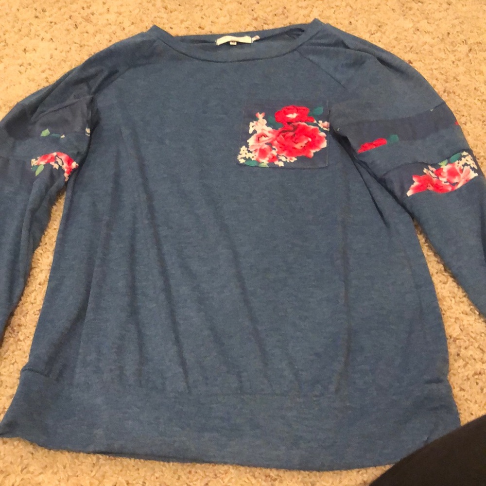 Barely worn long sleeve shirt. Light weight.